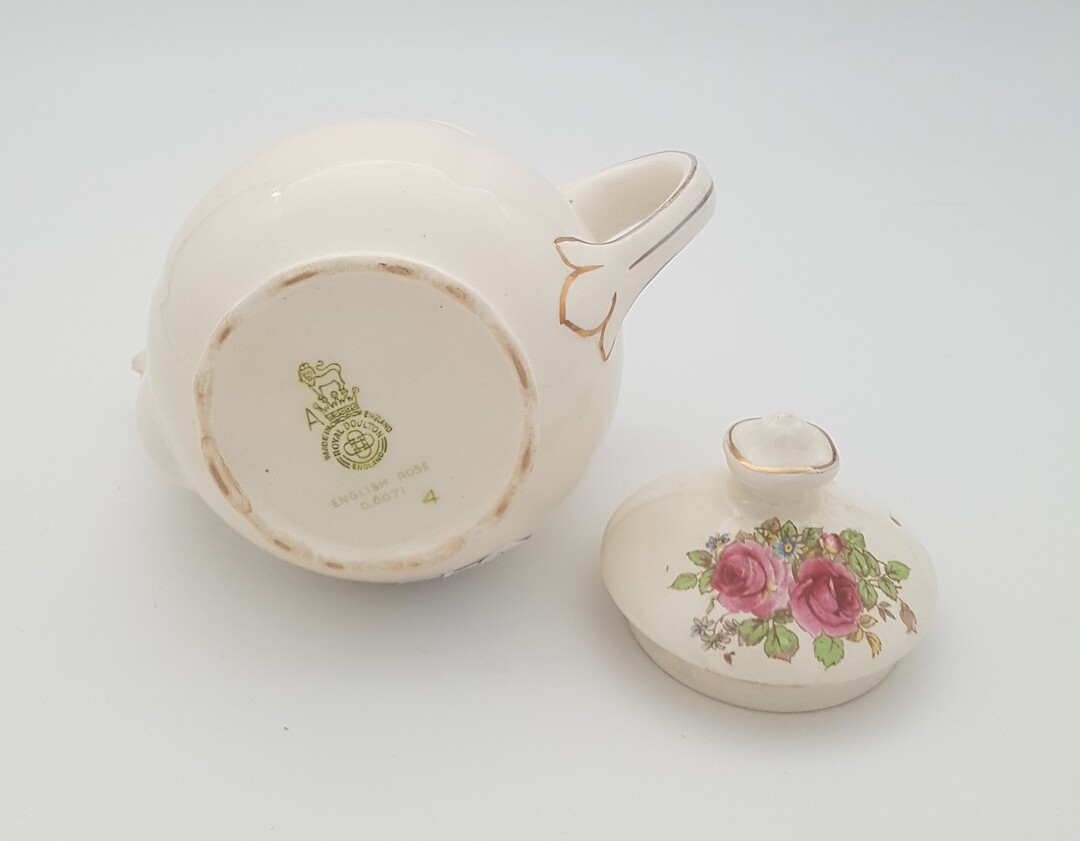 C0062 ENGLISH ROSE D6071 tea pot  ROYAL DOULTON