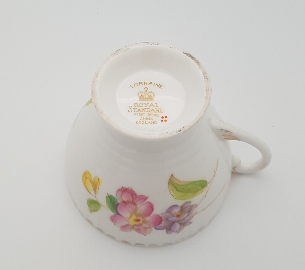 C0074 LORRAINE tea cup  ROYAL STANDARD