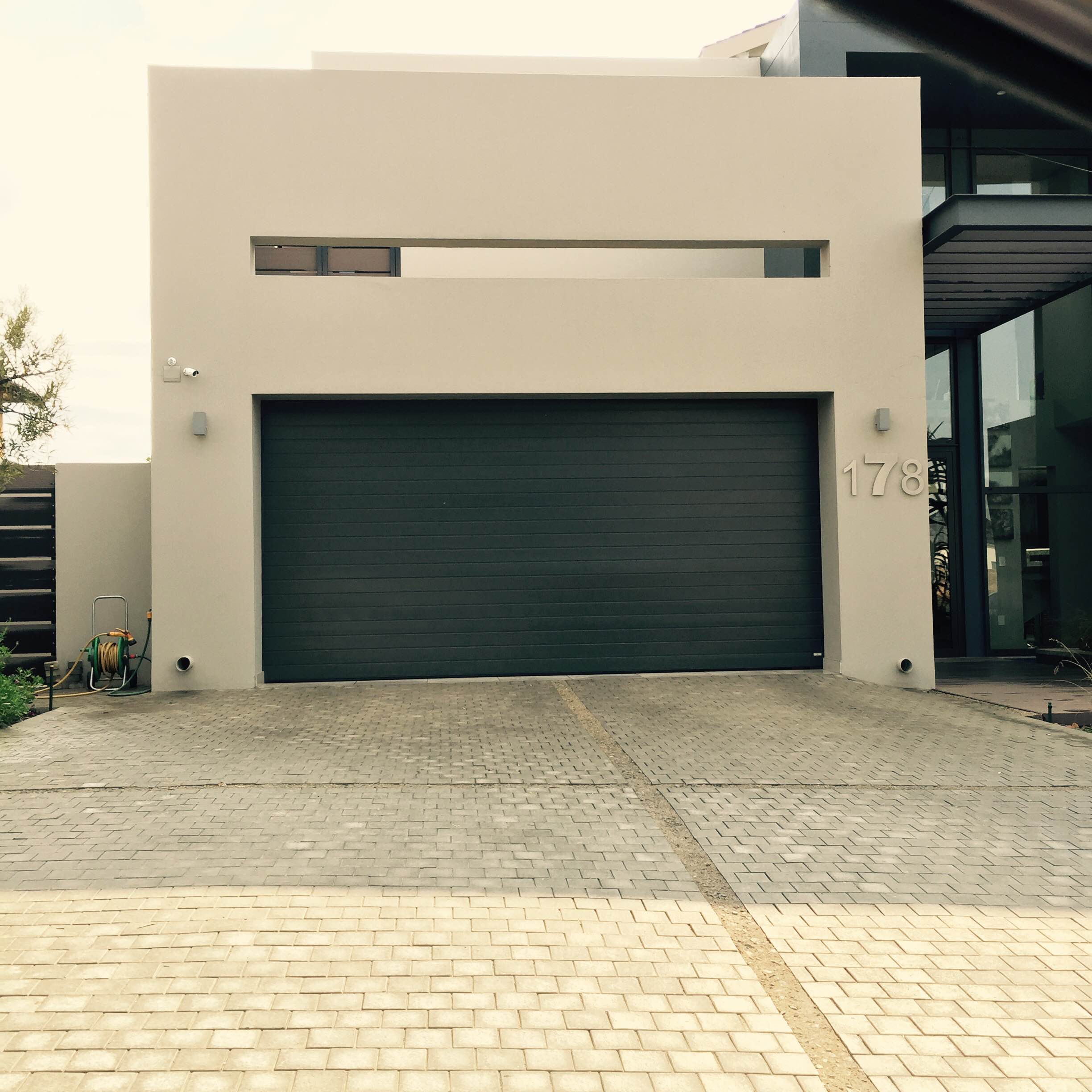 Unique Garage Door Job for Simple Design