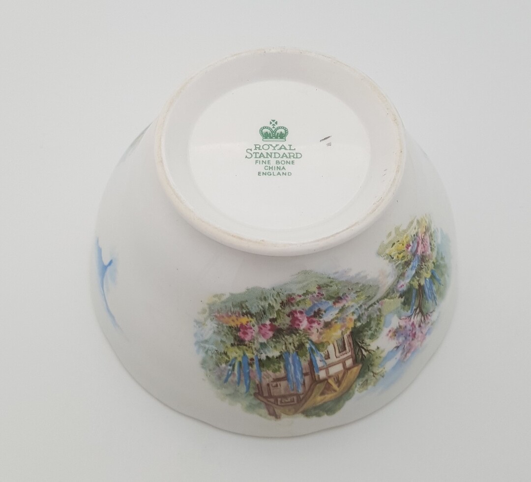 C0070 Country Cottage sugar bowl  ROYAL STANDARD