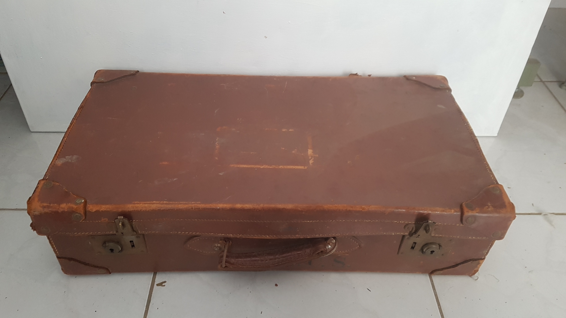 C0017 Antique Leather Suitcase