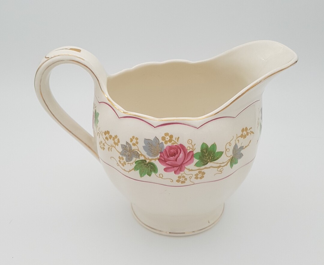 C0058 CREAM PETAL jug  GRINDLEY